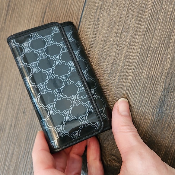 🔥 NWT Authentic CELINE Macadam Blason Vinyl Leather 6 Hooks Key Case - Picture 11 of 15